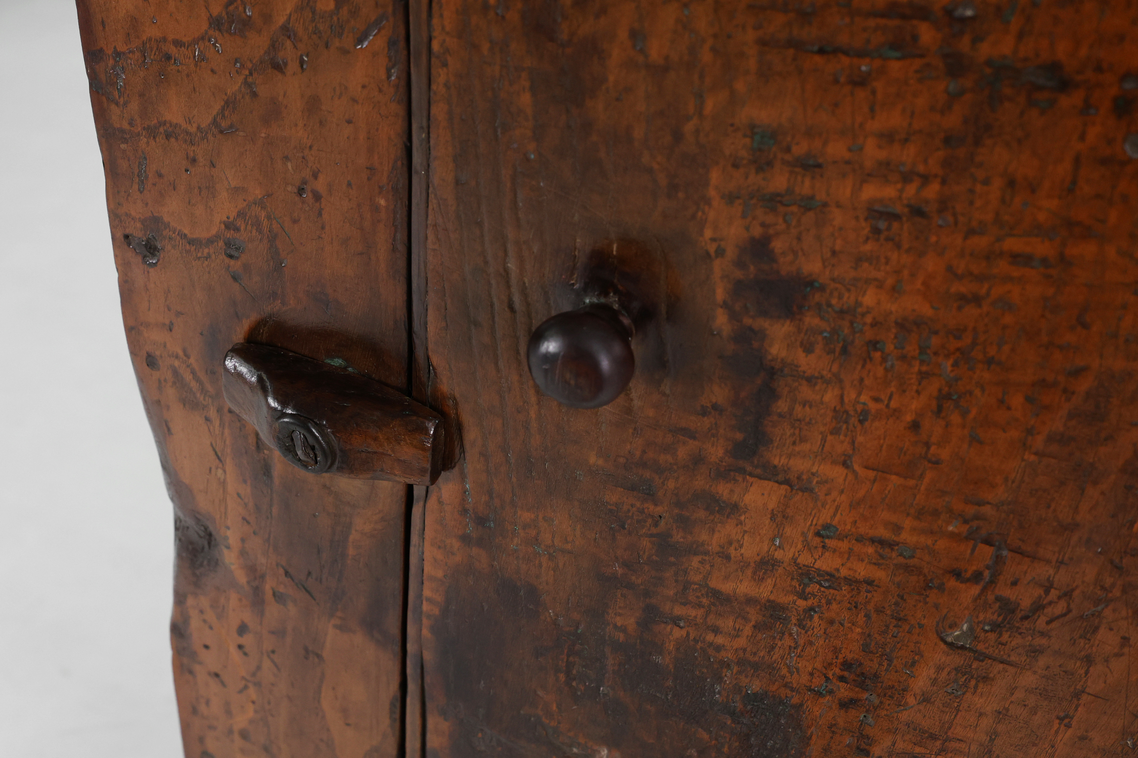 Rare French 16th century oak cabinet with beautiful patinathumbnail